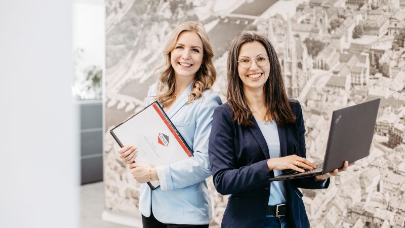 Ihre Ansprechpartnerinnen im Hintergrund